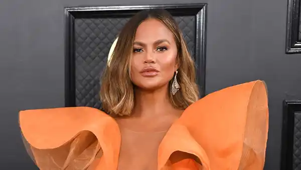 Chrissy Teigen Claps Back After a Twitter Troll Calls Her Cookware Line Junk