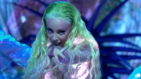 Why Doja Cat Resembled a ‘Beautiful Alien’ at the VMAs