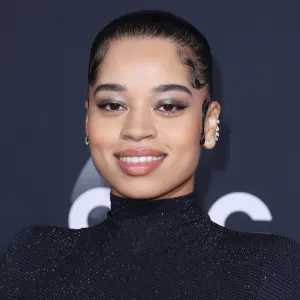 Ella Mai's Sleek Gray Mani Is the Easiest DIY Nail Art Inspo