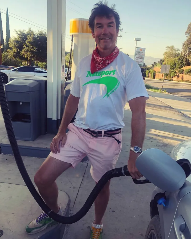 Jerry O’Connell pumping gas