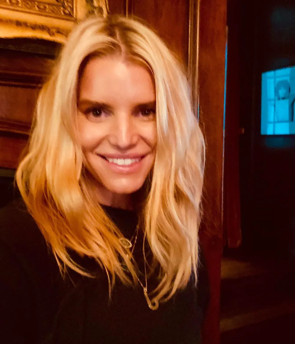 Jessica Simpson Ditches Her Extensions &mdash; See the New Look She 'Loves'