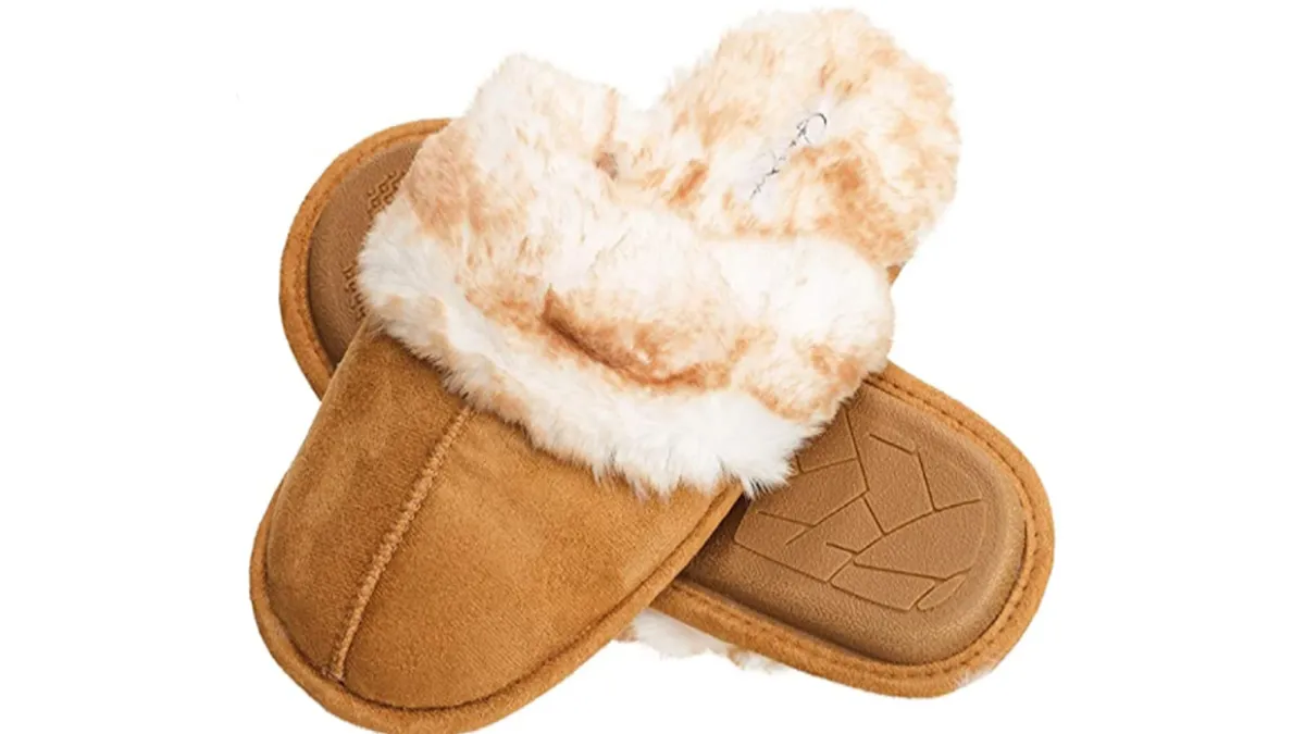 Jessica Simpson Women's Comfy Faux Fur House Slipper (Tan)