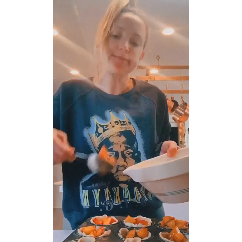 Kate Hudson Bakes 'Yummy' Peach Pies With Daughter Rani Using an 'Easy' WW Recipe