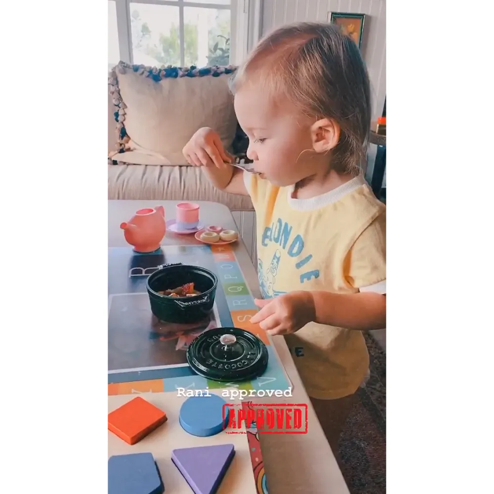 Kate Hudson Bakes 'Yummy' Peach Pies With Daughter Rani Using an 'Easy' WW Recipe