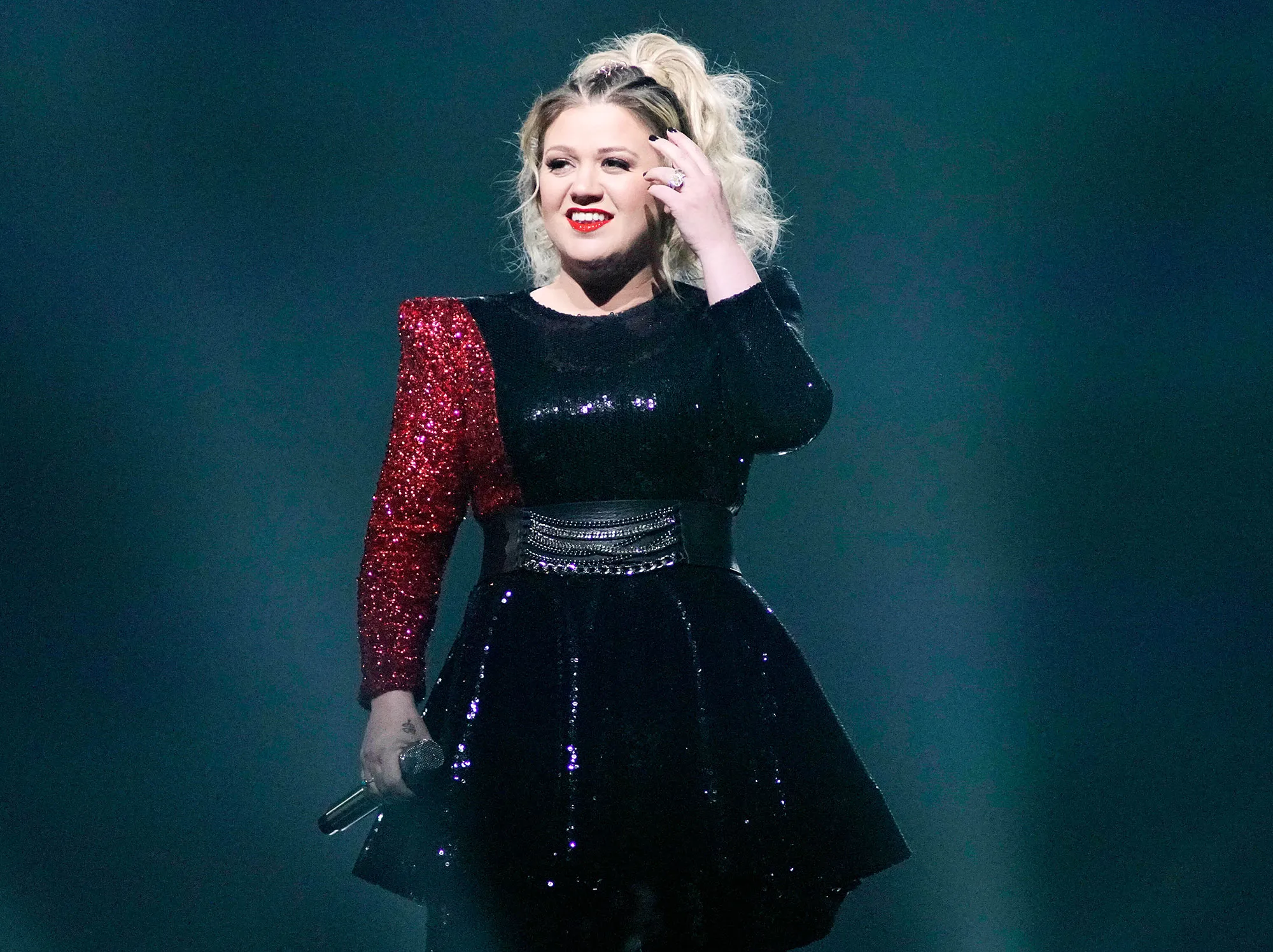 Kelly Clarkson Performing Kelly Clarkson Claps Back at Troll Who Claims Her Marriage Didnt Work Because She Wants to Be on TV