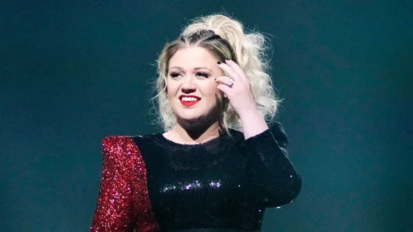 Kelly Clarkson Performing Kelly Clarkson Claps Back at Troll Who Claims Her Marriage Didnt Work Because She Wants to Be on TV