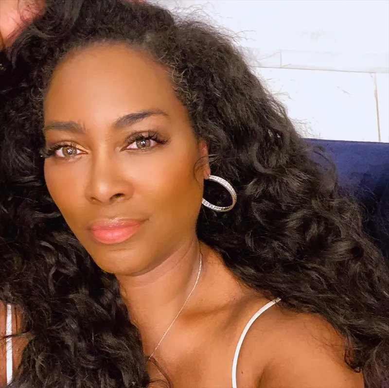 'RHOA' Star Kenya Moore Embraces Her Grays in a Fire Selfie: Pic