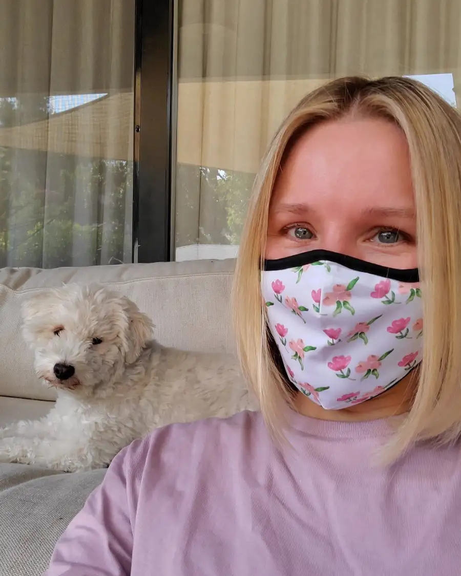 Kristen Bell wearing mask