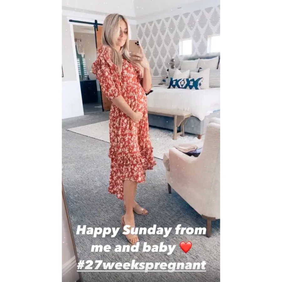 Lindsay Arnold baby bump
