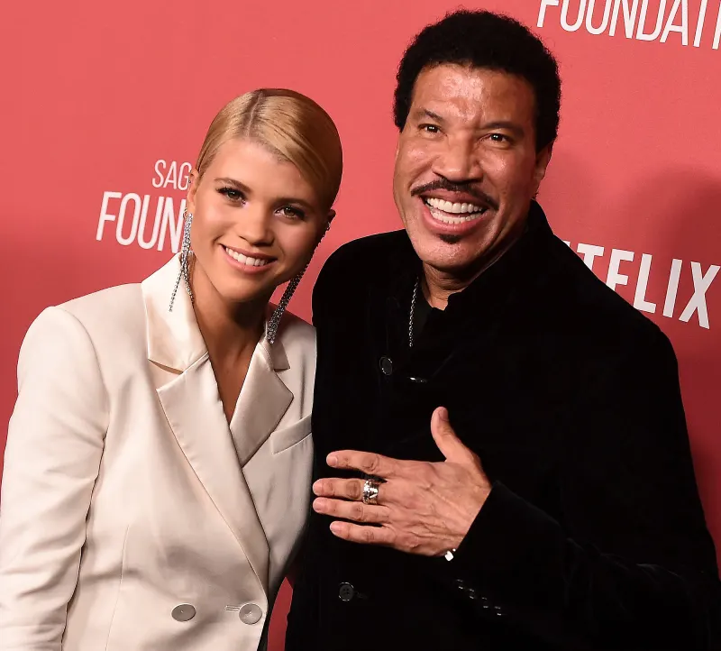Lionel Richie Bakes a Pink Cake for Daughter Sofia's 22nd Birthday 1