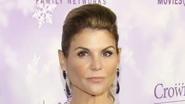 Lori Loughlin Maintains She Thought Donations USC Were Legit