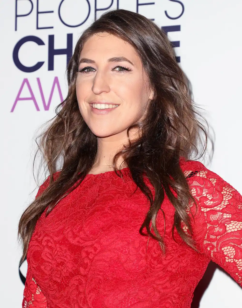 Big Bang Theory&rsquo;s Mayim Bialik Regrets Trying These &lsquo;90s Fashion Trends