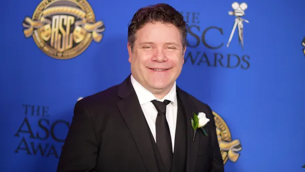 Sean Astin Recalls Rudys Famous Final Scene Jon Favreaus Cry Still Chokes Me Up