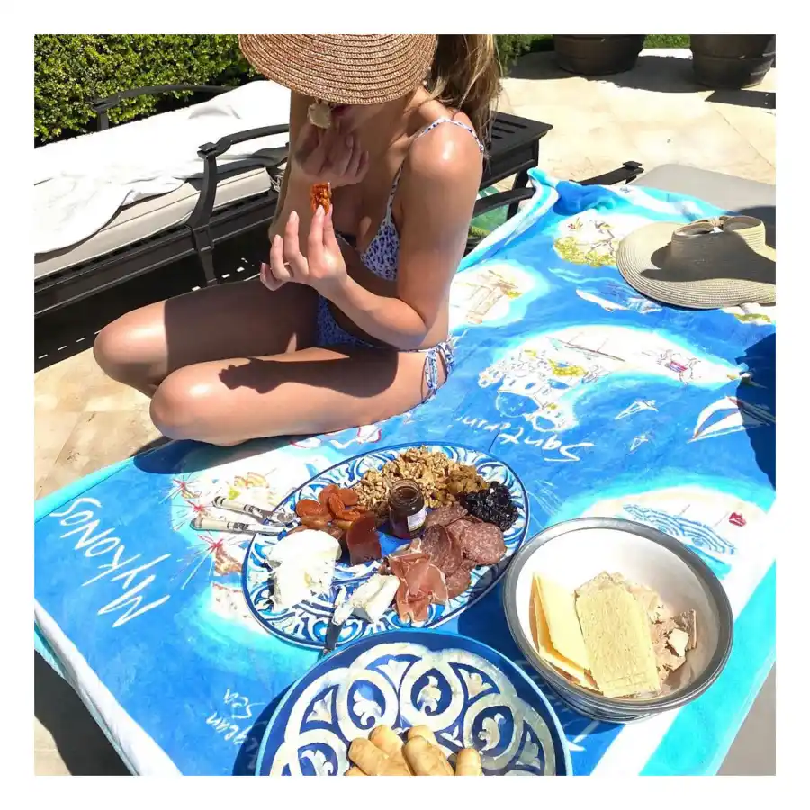 Sofia Vergara Stars Snacking Poolside