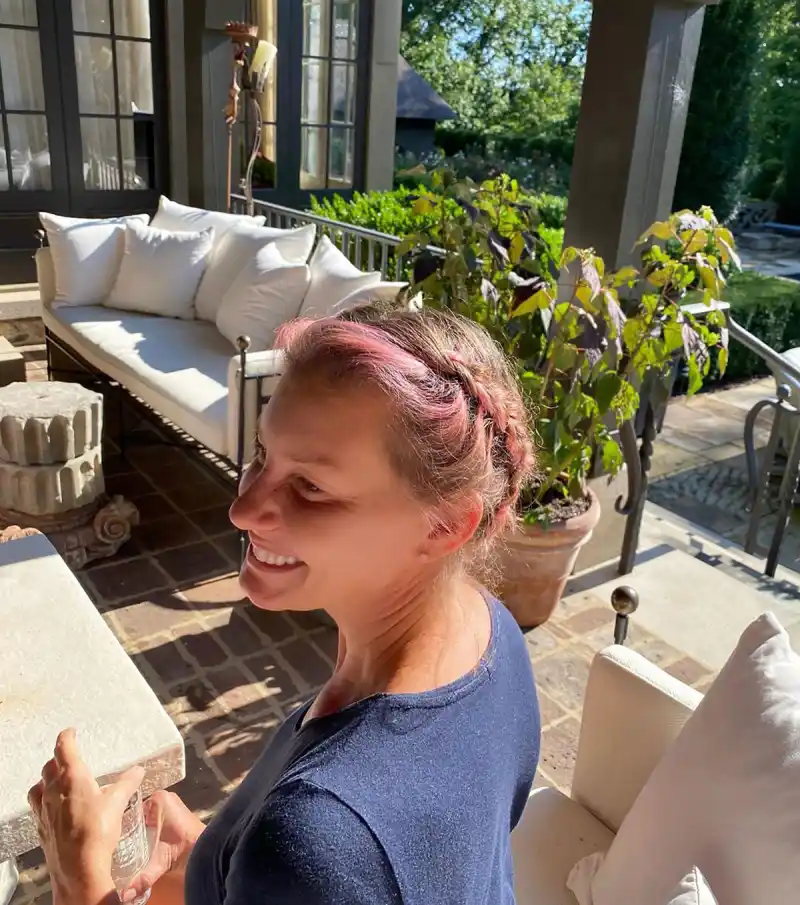 Faith Hill Shows Off New Pink Hair in Makeup-Free Pic