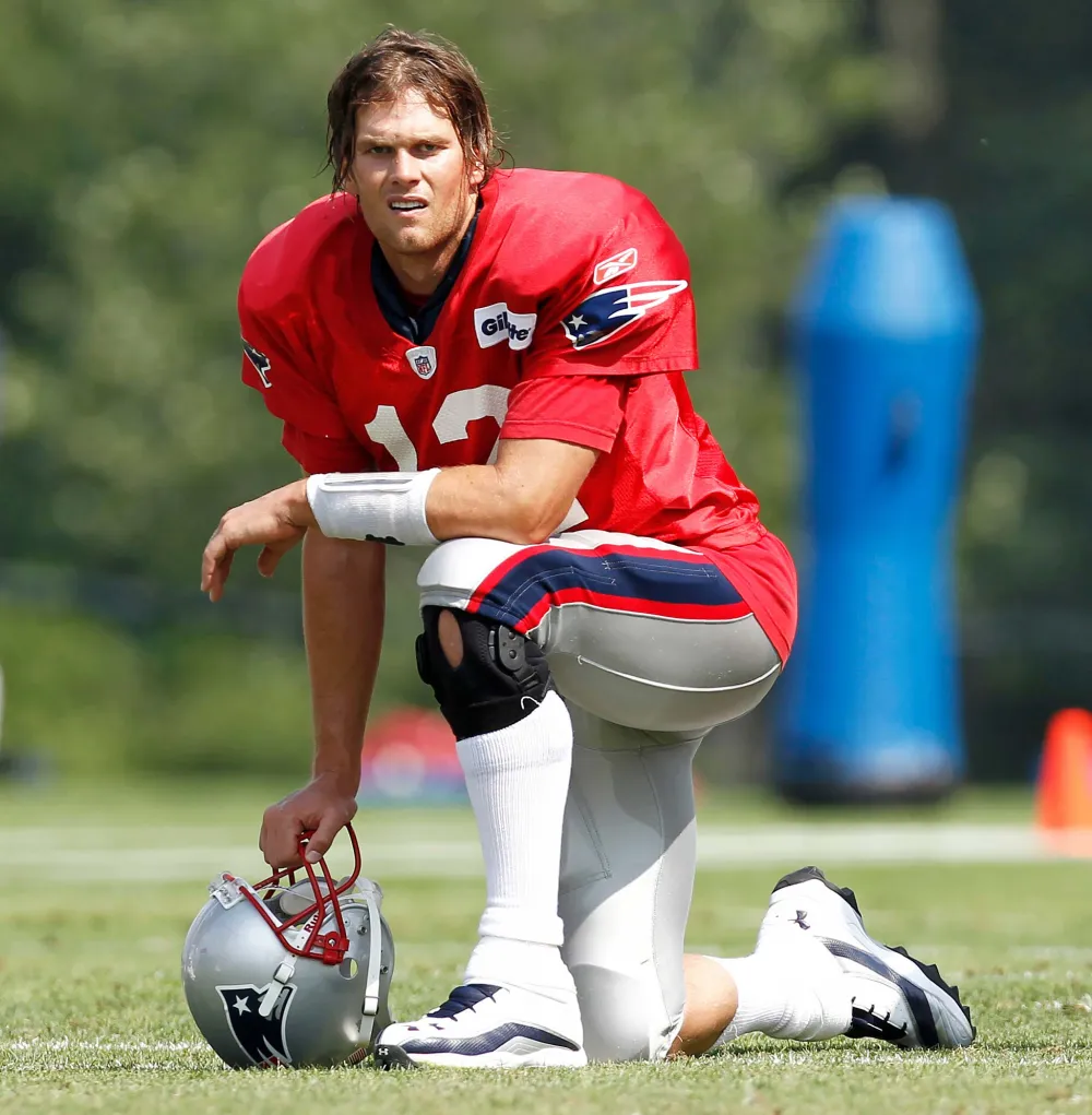 Why the Internet's Begging Tom Brady to Bring Back His &lsquo;Caveman Hair&rsquo;