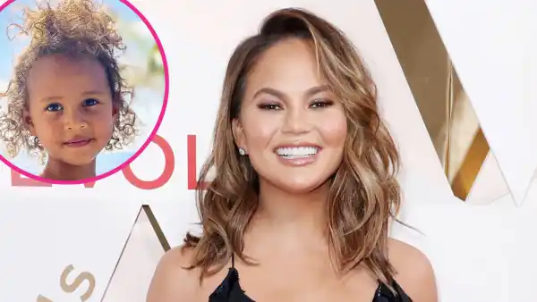 Watch Chrissy Teigen Daughter Luna Expertly Crack Egg