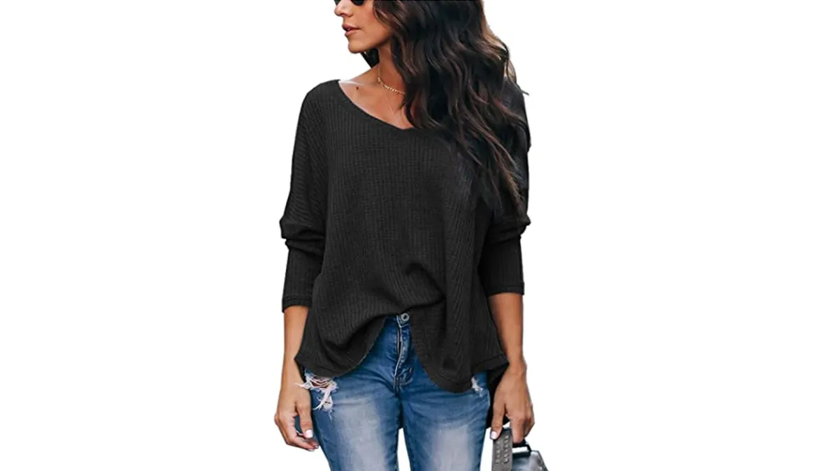 iGENJUN Women's Casual V-Neck Off-Shoulder Batwing Sleeve Pullover Sweater Top