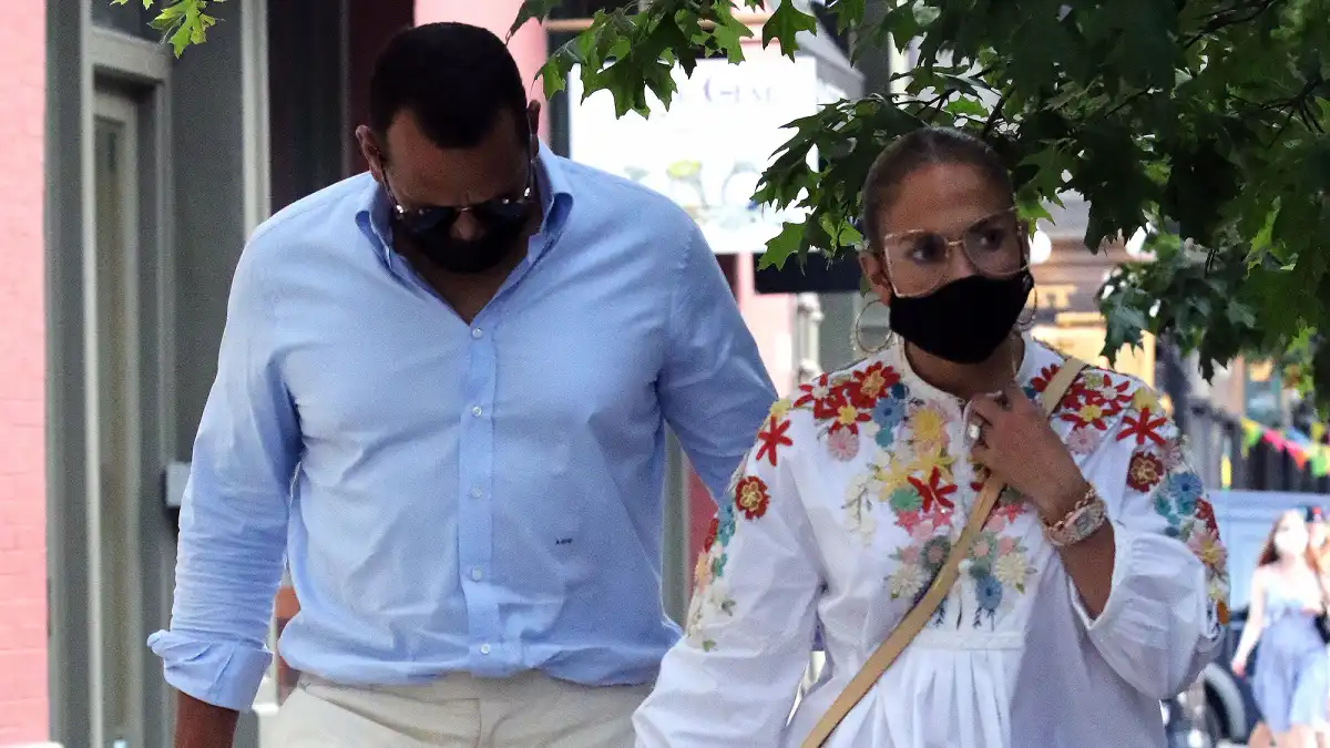 jennifer-lopez-dress-stylesnap