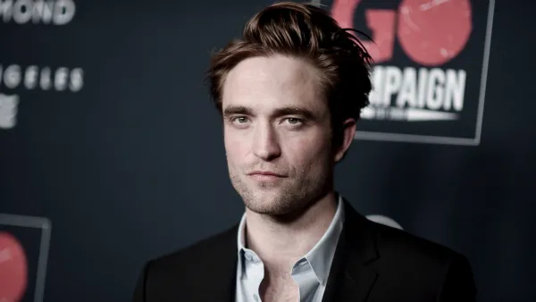 Robert Pattinson Is a Dark and Brooding Batman in 1st Teaser