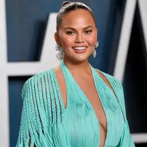 Chrissy Teigen Shows Off Her Bare Baby Bump 2 Weeks After Announcing She’s Expecting Baby No. 3