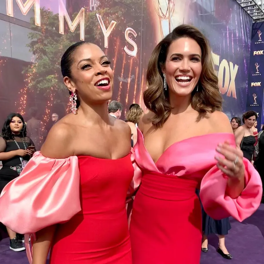 2019 mandy moore emmy award selfies
