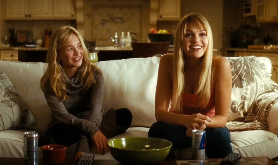 Aimee Teegarden and Britt Robertson Scream