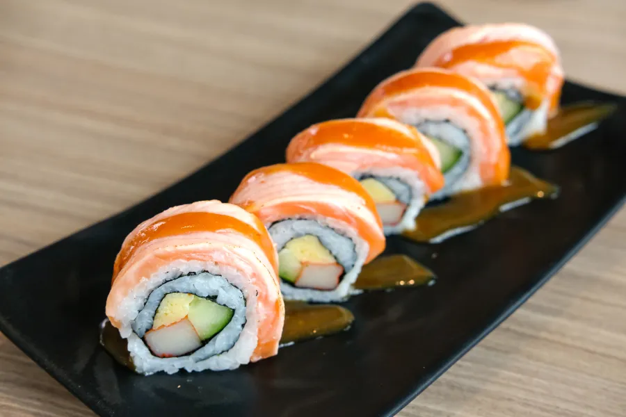 Amy Schumer Learns To Cook Season 2 Salmon and Avocado Sushi Rolls