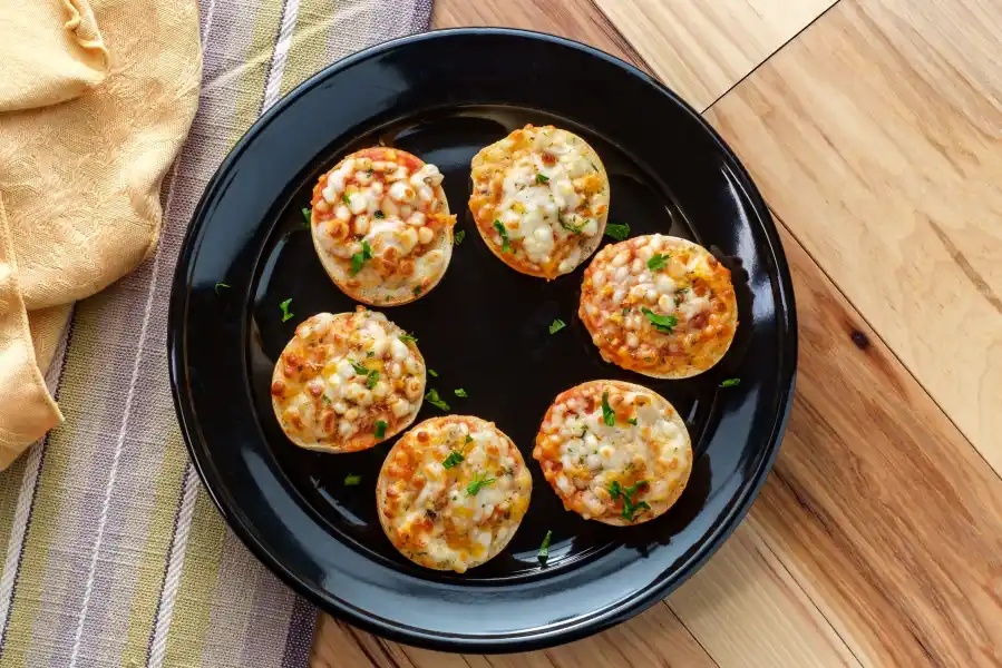 Amy Schumer Learns To Cook Season 2 Pizza Bagels