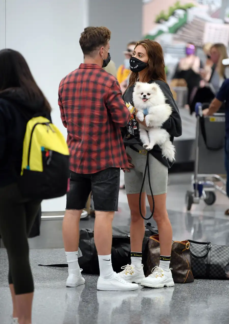 Bachelorette Alum Jef Holm Packs On the PDA With Too Hot To Handles Francesca Farago