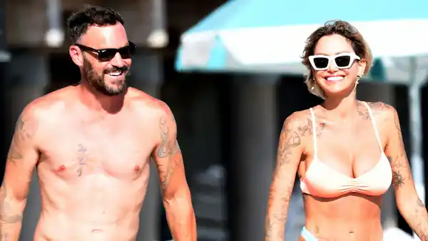 Back On Brian Austin Green Hits Beach With Tina Louise