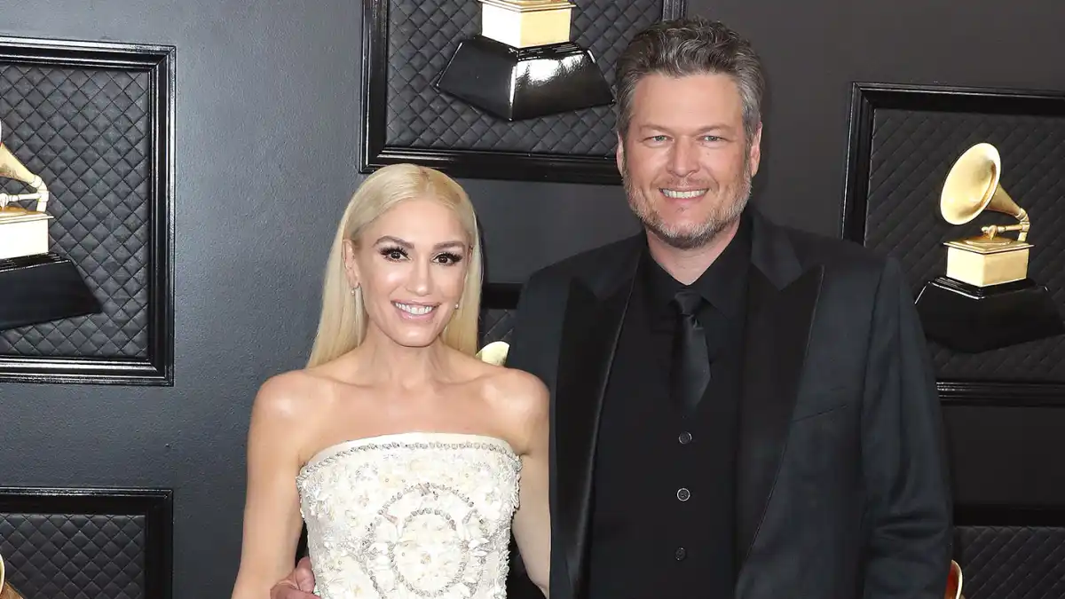Blake Shelton and Gwen Stefani Perform at ACM Awards 2020