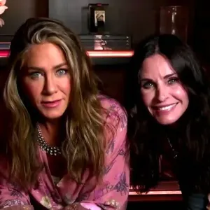 Jen Aniston Courteney Cox Lisa Kudrow Reunite at the Emmys 2020