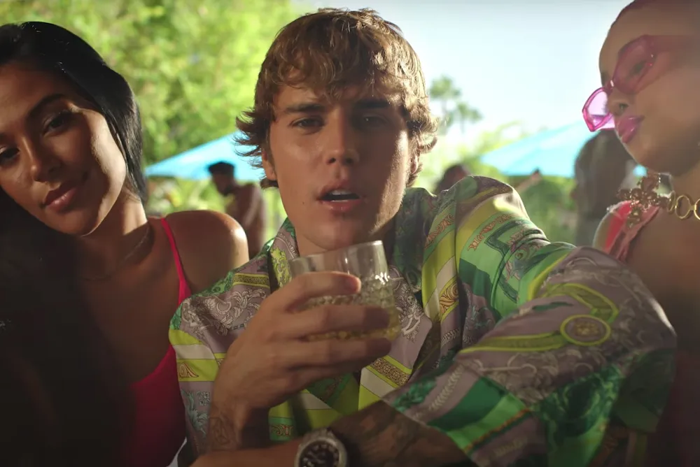 Justin Bieber Raps Selena Gomez&rsquo;s Name in Drake Opulent Popstar Video