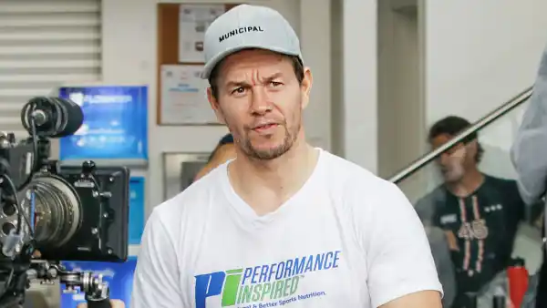 Mark Wahlberg Performance Inspired Brand Donates 1.3 Million Masks to US Schools