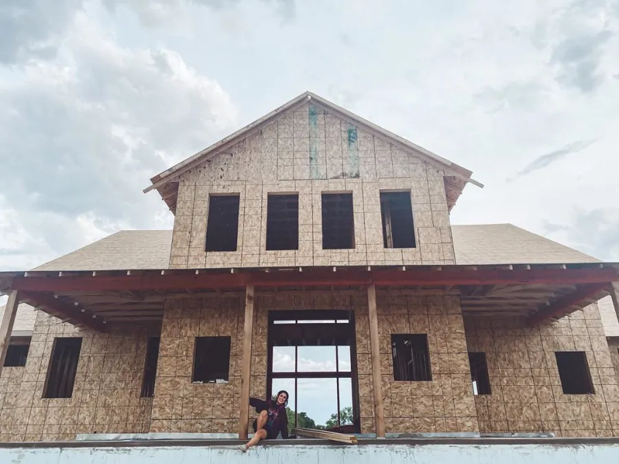 Pregnant Chelsea Houska and Cole DeBoer Are Building Farmhouse for Future Family of 6