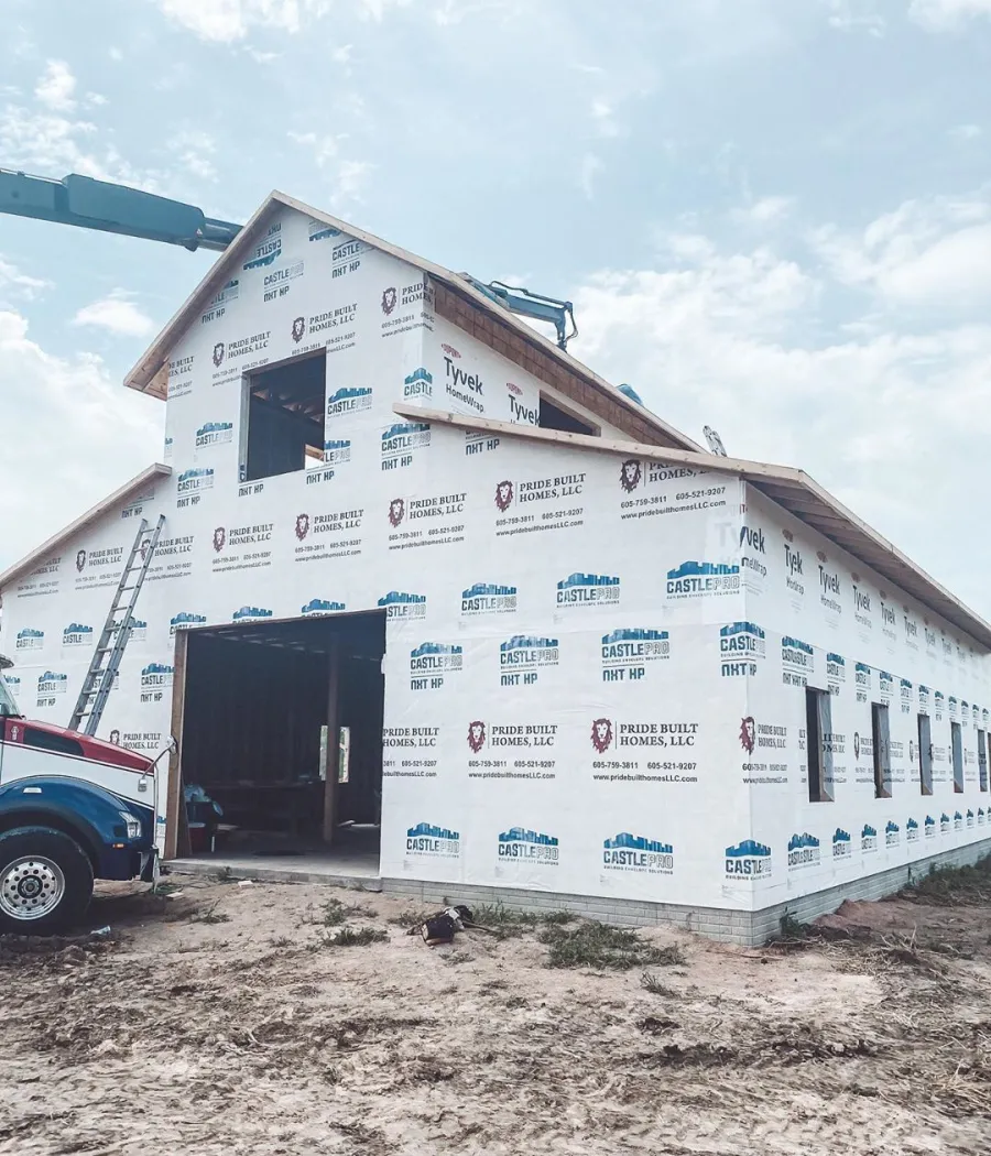 Pregnant Chelsea Houska and Cole DeBoer Are Building Farmhouse for Future Family of 6