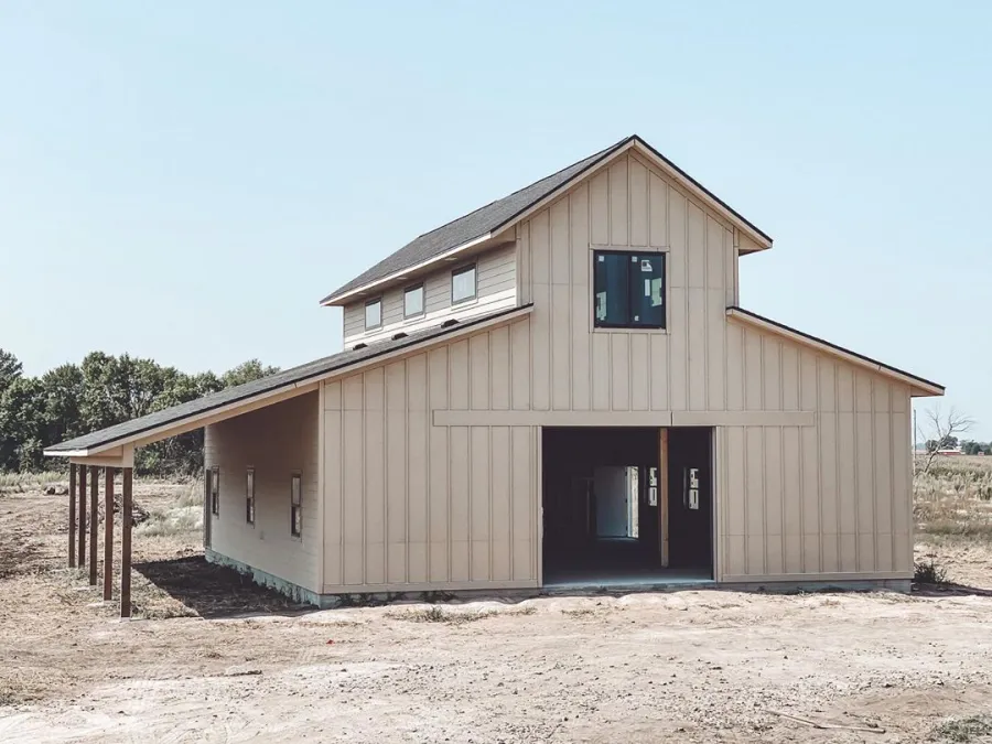 Pregnant Chelsea Houska and Cole DeBoer Are Building Farmhouse for Future Family of 6