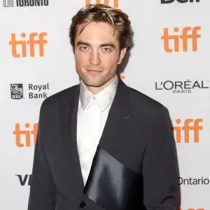 Robert Pattinson Batman Resumes Shoot After Reported COVID-19 Battle