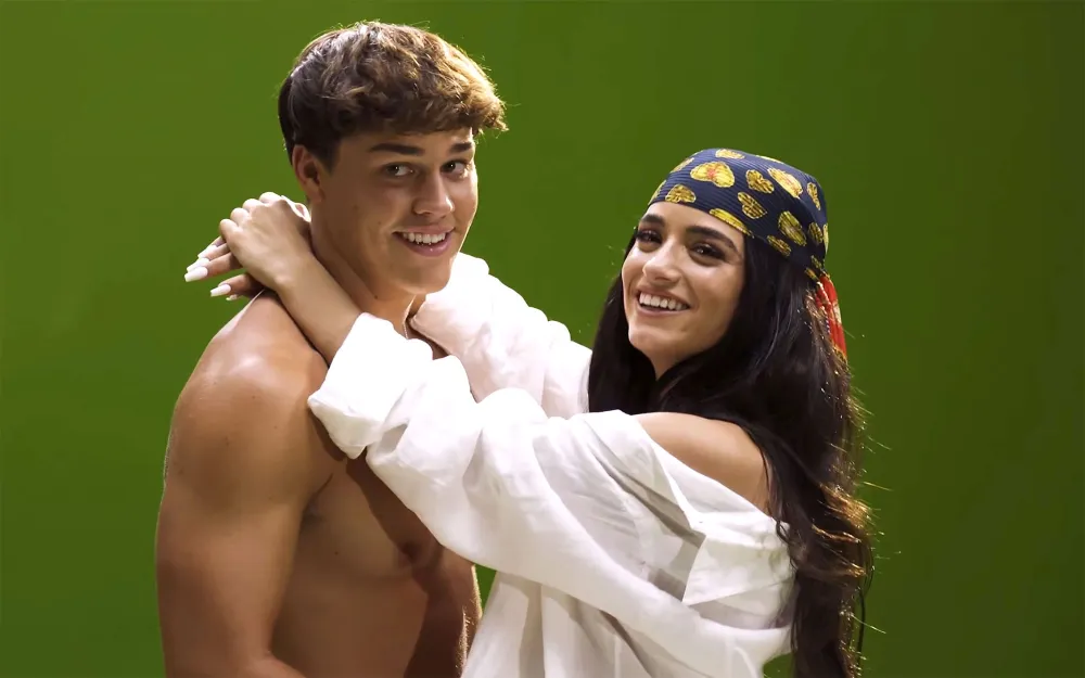 TikTok Dixie D&rsquo;Amelio and Noah Beck Kiss in Her Be Happy Video