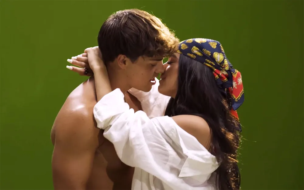 TikTok Dixie D&rsquo;Amelio and Noah Beck Kiss in Her Be Happy Video