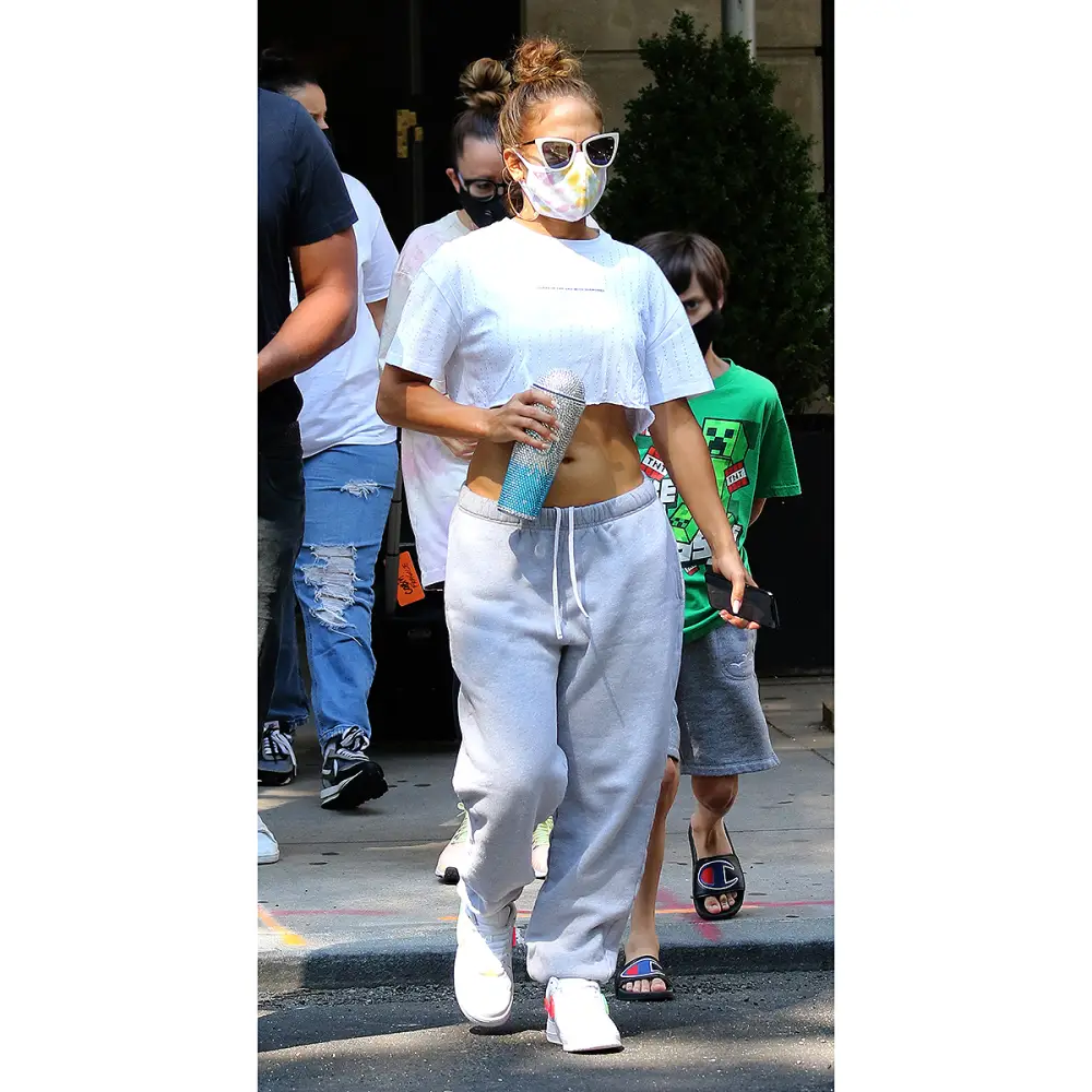 jennifer-lopez-grey-sweatpants