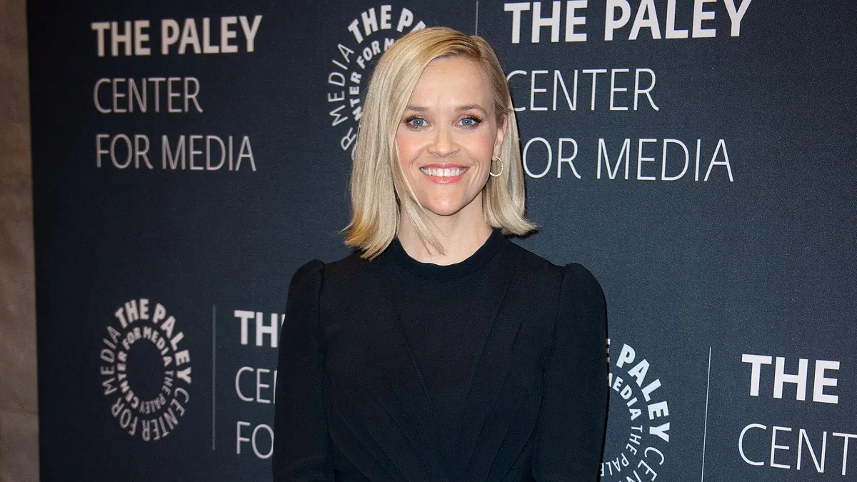 reese-witherspoon-sneakers