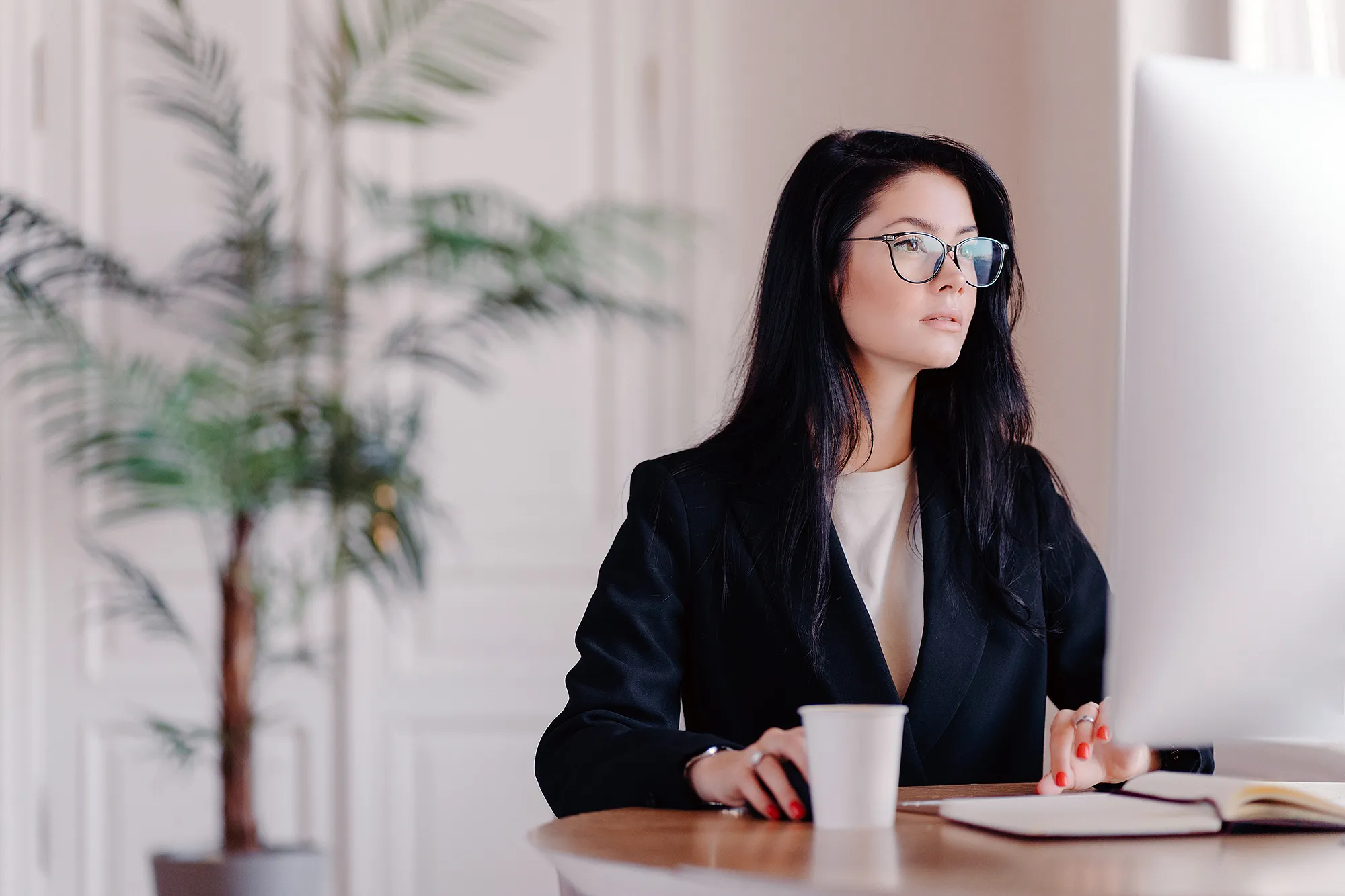 woman-wearing-glasses-computer-blue-light