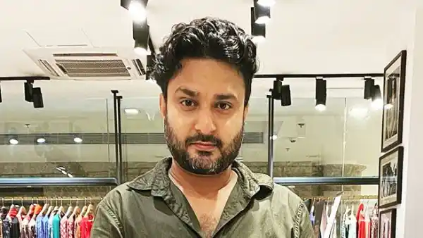 Sumit Taking A Selfie 90 Day Fiance The Other Way Sumit Tells His Parents He Contemplated Suicide During Arranged Marriage