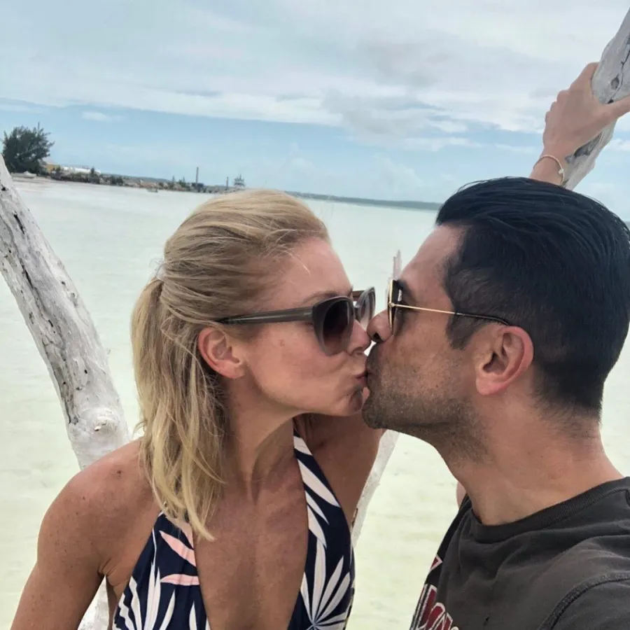 A Timeline Kelly Ripa Mark Consuelos Relationship May 2020