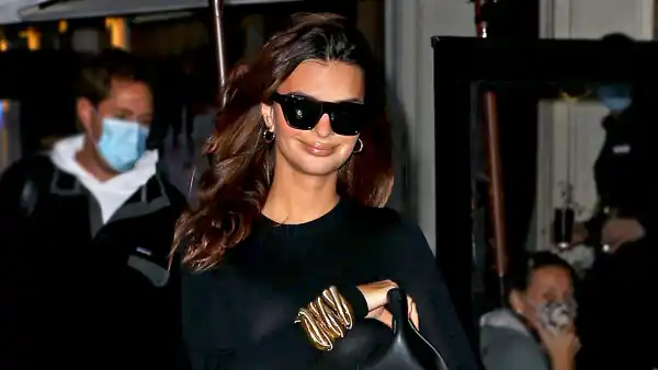 Emily Ratajkowski Is Stylishly Sexy for 1st Outing Since Announcing Her Pregnancy