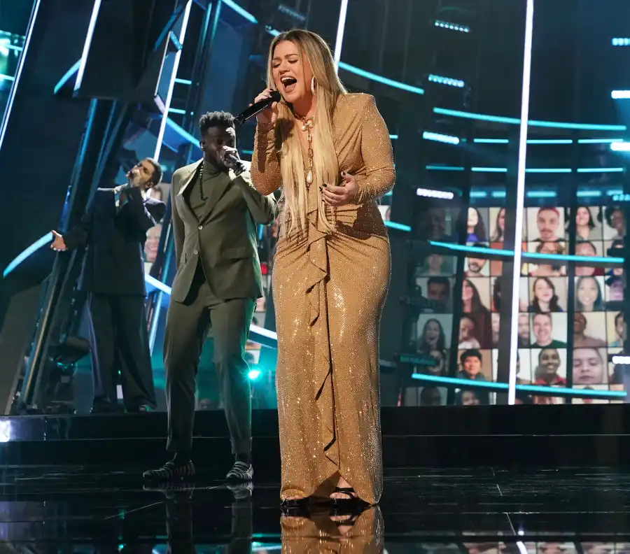 2020 Billboard Awards Red Carpet Arrivals - Kelly Clarkson