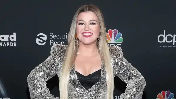 2020 Billboard Awards Red Carpet Arrivals - Kelly Clarkson