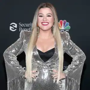 2020 Billboard Awards Red Carpet Arrivals - Kelly Clarkson